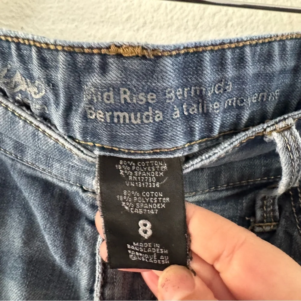 Old Navy Women's Mid-Rise Bermuda Denim Shorts Size 8 Classic Relaxed Casual